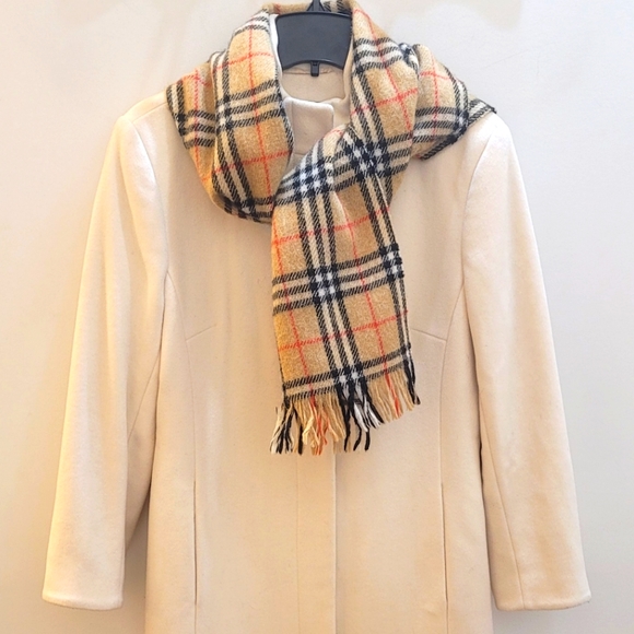 Classic vintage  Burberry 100% wool scarf - Picture 1 of 5